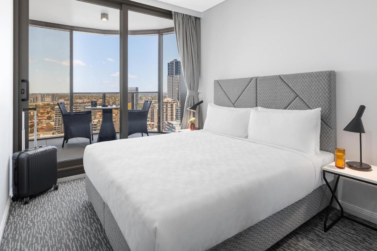 Meriton Suites George Street, Parramatta Сидней Экстерьер фото